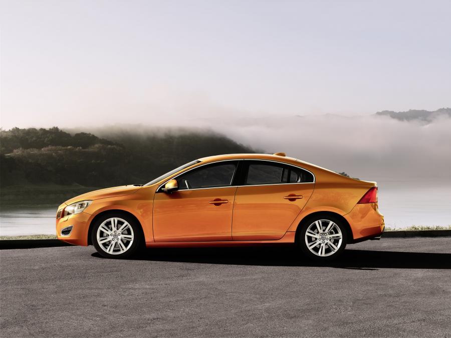  Volvo S60 2010 года  (фото 39 из 226)